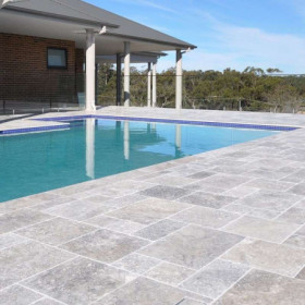 Travertin gris piscine Berry Travertin gris piscine Berry